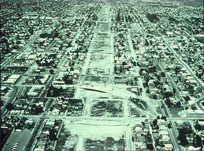 Building the Eastbank Freeway